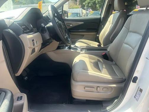 White Diamond Pearl 2017 Honda Pilot EX-L