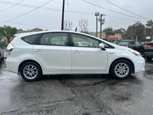 2013 Toyota Prius v Three