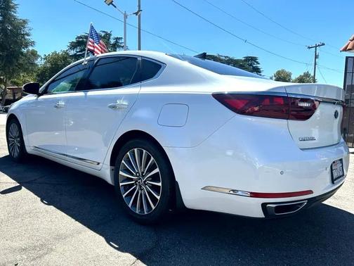2017 Kia Cadenza Premium