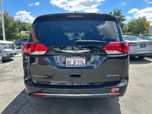 Brilliant Black Crystal Pearlcoat 2018 Chrysler Pacifica Hybrid Limited