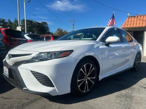 2018 Toyota Camry LE