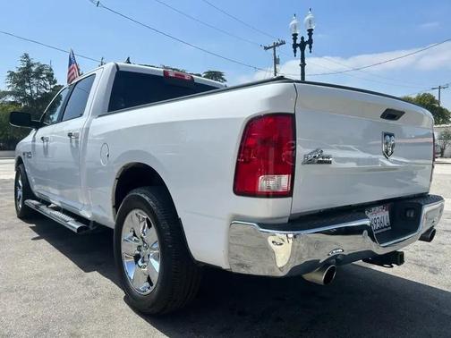 Bright White Clearcoat 2018 RAM 1500 Big Horn