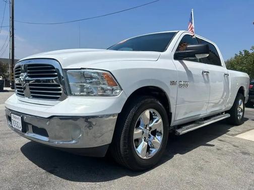 Bright White Clearcoat 2018 RAM 1500 Big Horn