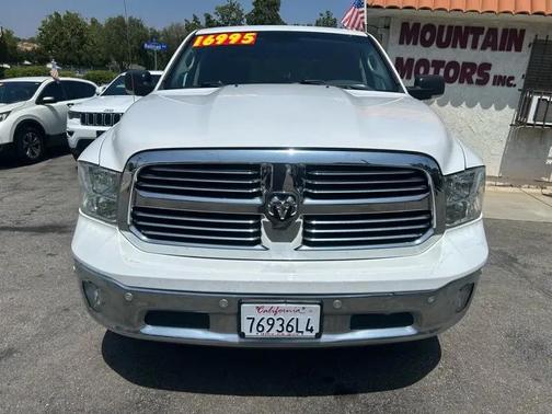 Bright White Clearcoat 2018 RAM 1500 Big Horn