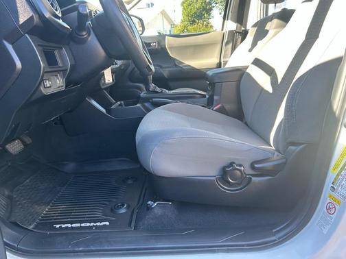 2018 Toyota Tacoma SR