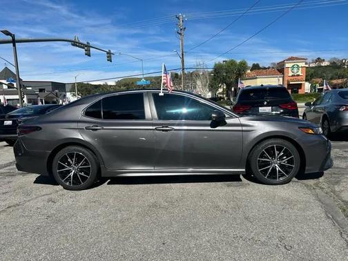 2022 Toyota Camry SE