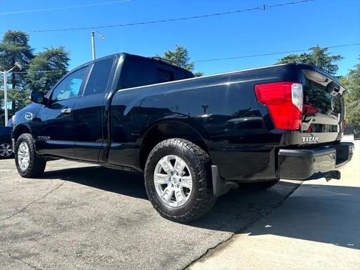 2017 Nissan Titan SV