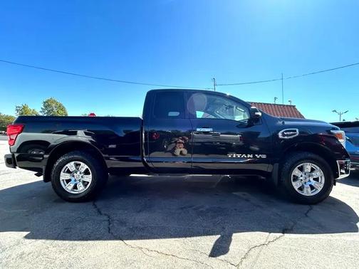 2017 Nissan Titan SV