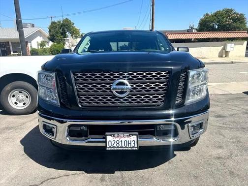 2017 Nissan Titan SV
