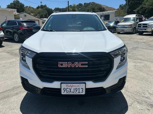 Summit White 2023 GMC Terrain SLE