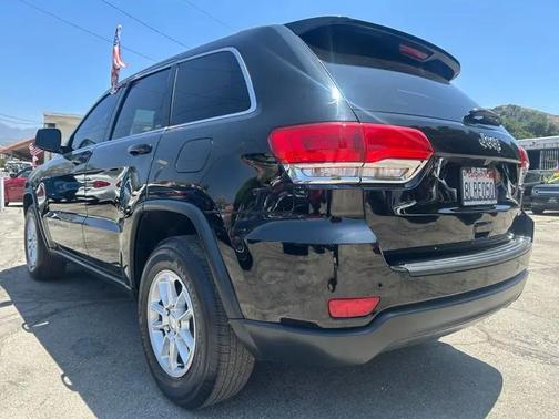 Diamond Black Crystal Pearlcoat 2019 Jeep Grand Cherokee Laredo