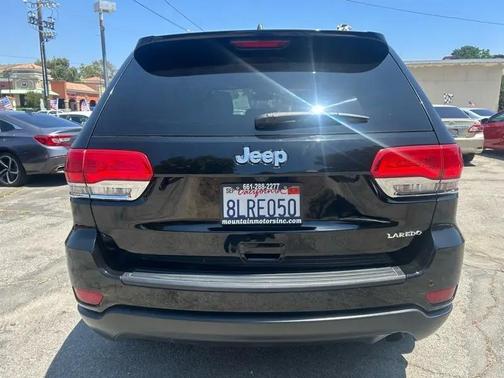 Diamond Black Crystal Pearlcoat 2019 Jeep Grand Cherokee Laredo