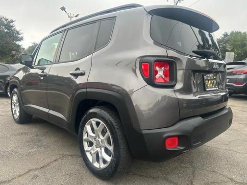 Granite Crystal Metallic Clearcoat 2017 Jeep Renegade Latitude