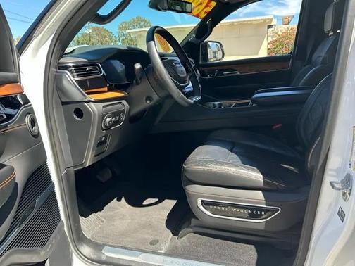 White 2023 Jeep Grand Wagoneer Series III 4WD