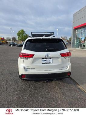 Blizzard Pearl 2017 Toyota Highlander XLE