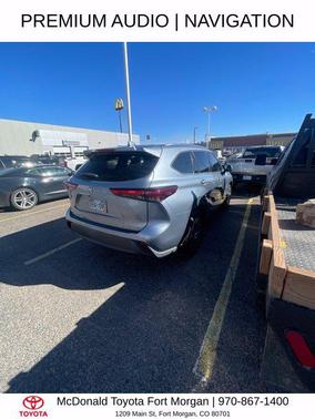 Moon Dust 2021 Toyota Highlander XLE