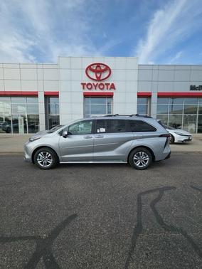 2025 Toyota Sienna XLE