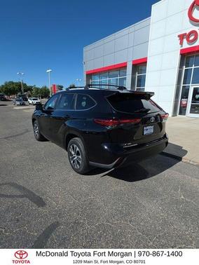 Midnight Black Metallic 2023 Toyota Highlander XLE