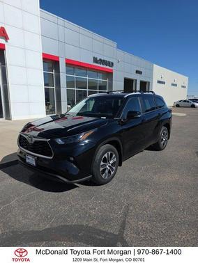 Midnight Black Metallic 2023 Toyota Highlander XLE