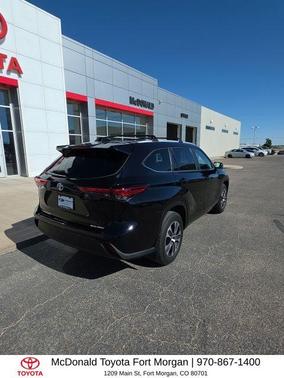 Midnight Black Metallic 2023 Toyota Highlander XLE