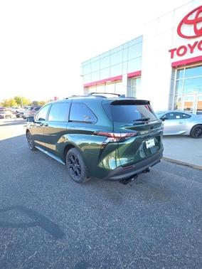 2025 Toyota Sienna Woodland Edition
