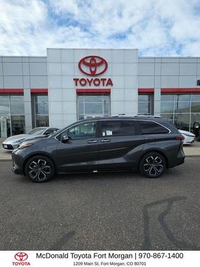 2025 Toyota Sienna Platinum