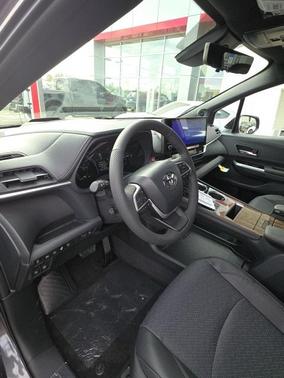 2025 Toyota Sienna Platinum