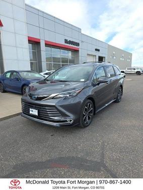 2025 Toyota Sienna Platinum