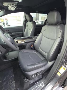 2025 Toyota Sienna Platinum