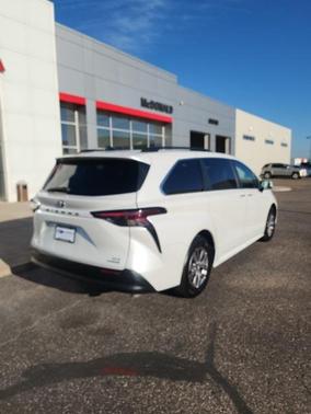 2023 Toyota Sienna XLE 8 Passenger