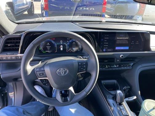 2025 Toyota Crown Signia XLE