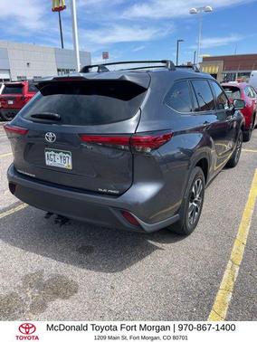 Magnetic Gray Metallic 2020 Toyota Highlander XLE