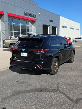 2023 Toyota Highlander Hybrid XLE