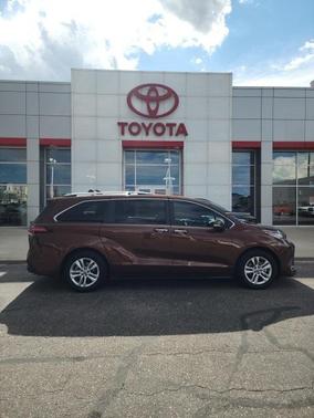 2022 Toyota Sienna Limited 7-Passenger