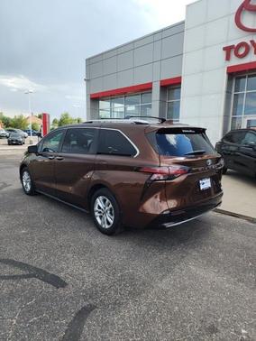 2022 Toyota Sienna Limited 7-Passenger