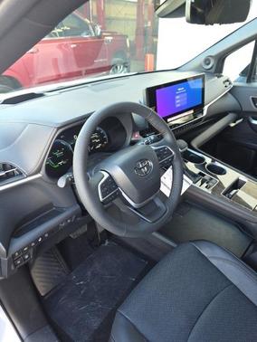 2025 Toyota Sienna Platinum