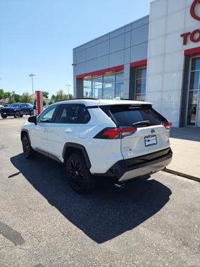 2022 Toyota RAV4 Hybrid SE