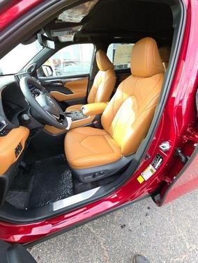 2026 Toyota Highlander Hybrid Platinum