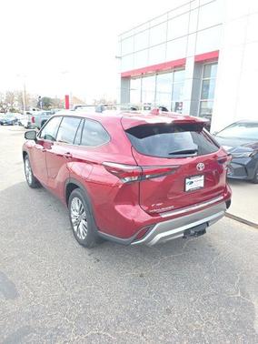 2026 Toyota Highlander Hybrid Platinum