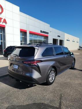 2022 Toyota Sienna XLE 8 Passenger