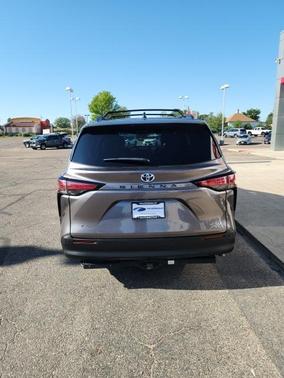 2022 Toyota Sienna XLE 8 Passenger