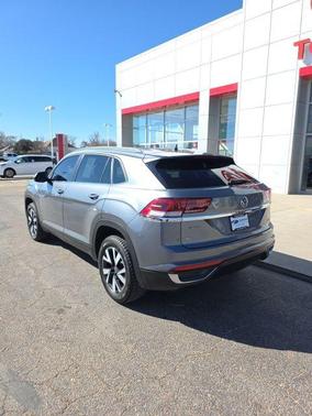 2022 Volkswagen Atlas Cross Sport 2.0T SE