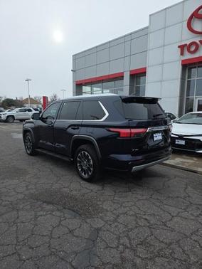 2024 Toyota Sequoia SR5
