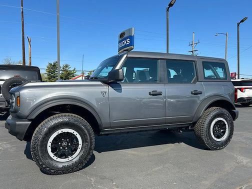 2025 Ford Bronco Base 4 Door 4x4
