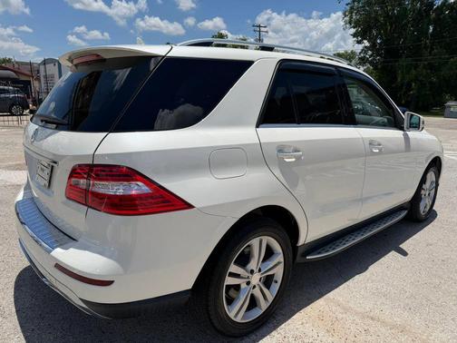 White 2014 Mercedes-Benz M-Class ML 350 Sport Utility 4D