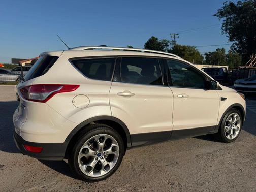 White Platinum Metallic Tri-Coat 2016 Ford Escape Titanium