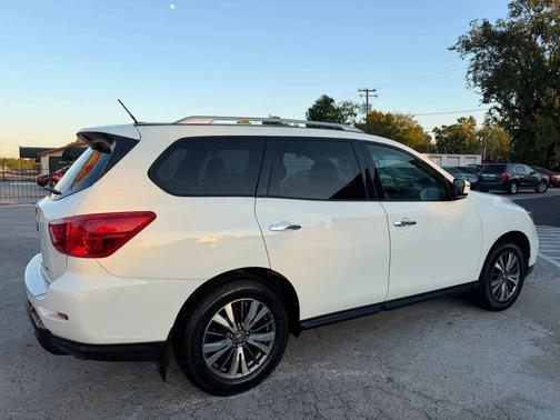 Glacier White 2017 Nissan Pathfinder S
