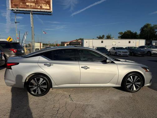 Brilliant Silver Metallic 2019 Nissan Altima 2.5 SL