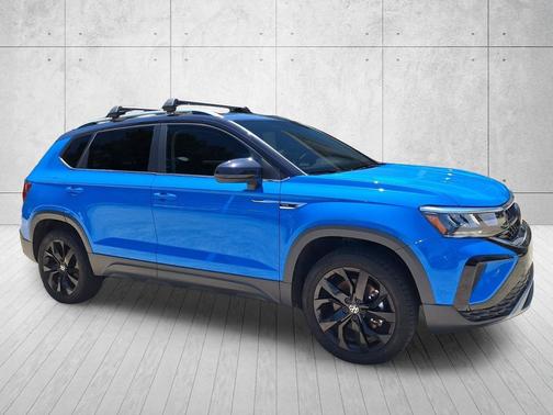 Cornflower Blue Metallic / Black Roof 2024 Volkswagen Taos 1.5T SE