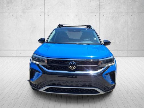 Cornflower Blue Metallic / Black Roof 2024 Volkswagen Taos 1.5T SE